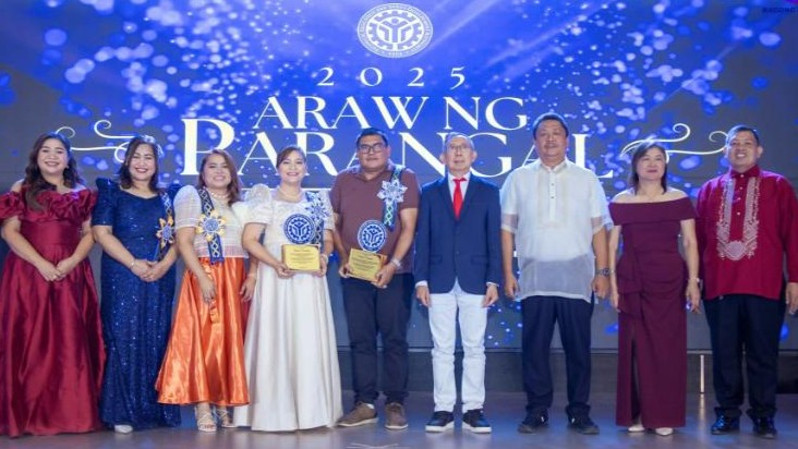 TVIRD Director Jesalyn Guingguing and Mabakas Farm Administrator Sheilah Arcala, together with the TESDA Caraga Region officials, at the Regional Kabalikat Awards at JMX Convention Center in Butuan City.