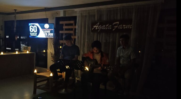 The Agata team gave an hour for the earth in the most solemn way possible by turning off the lights and manifesting environmental stewardship through environmental songs.
