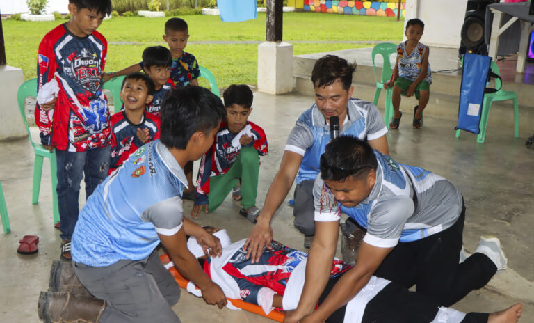 Through demonstrations and hands-on activities, TVIRD Balabag ERT members showed proper patient bandaging and stretcher handling to their student trainees.