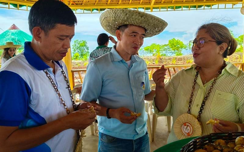 (From L to R): PCA OIC and Caraga Regional Manager Manolito Casapao, MGB Region XIII Mines Safety, Environment, and Social Development Division Chief Engr. Francis Glenn Suante, and Surigao del Norte Provincial Administrator Atty. Rise Faith Recabo enjoy the sweet Lanzones fruit harvested from Agata’s communities.