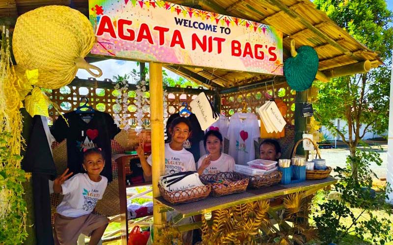 The Agata Nit Bags, a group of young entrepreneurs who are children of Agata employees, presented and sold souvenirs from the Agata Mines Nature Farm.