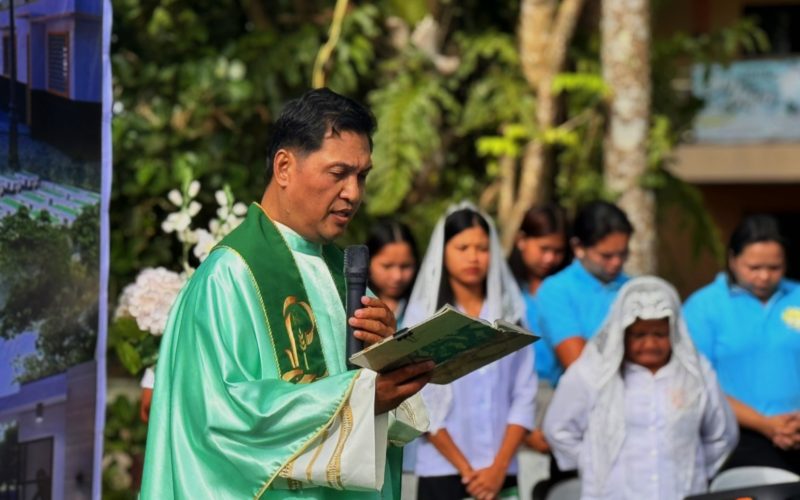 During the turnover ceremony, Fr. Rudy Ibale, MSC, leads a solemn Eucharistic celebration, blessing the families as they prepare to move into their new homes.