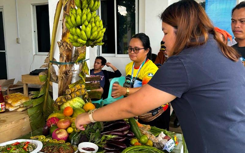 Dr. Nikka Laurente, MD of the company’s Safety and Health Department judges the nutritional value of the dishes presented during the Lamesang Pinoy Cooking Showdown.